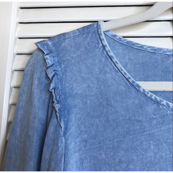 Style Envy Womens Cropped Pullover Top Size S Blue Chambray Smocking Ruffles - Picture 3 of 7